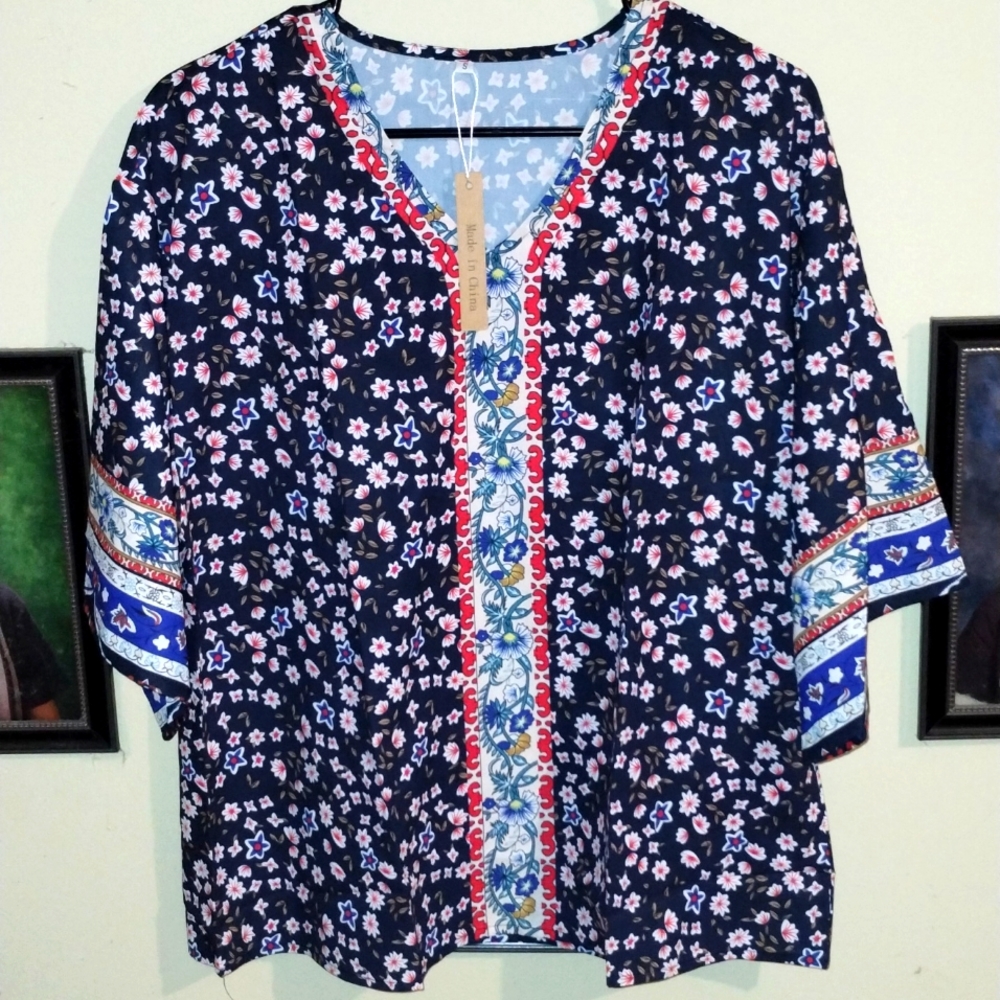 ⭐ Women's Blue Sporty Blouse Floral Print Top Women's Size Medium